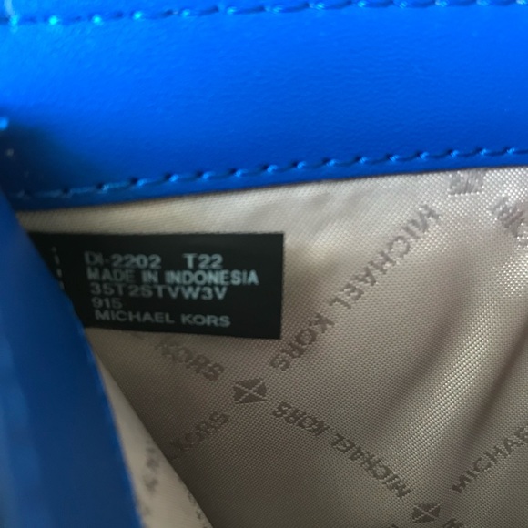 Michael Kors wallet🎈🎈 - Picture 6 of 7